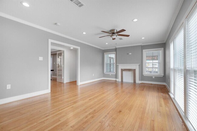 Building Photo - 1707 Binz St