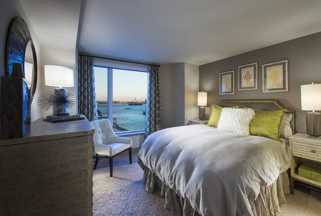 Foto del edificio - 100 Pier Four Blvd