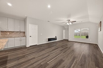 Building Photo - 10411 Meadow Saffron Dr
