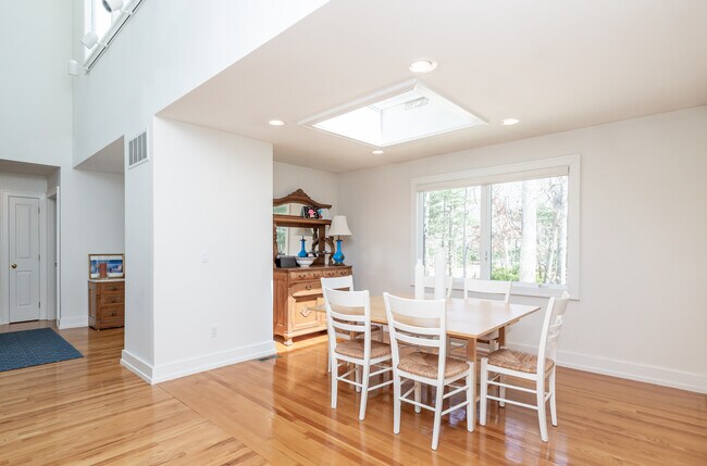 Foto del edificio - 23 N Hollow Dr