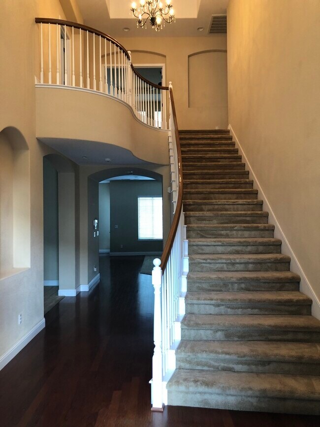 Building Photo - Awesome Lathrop Large 5 Bedroom Home