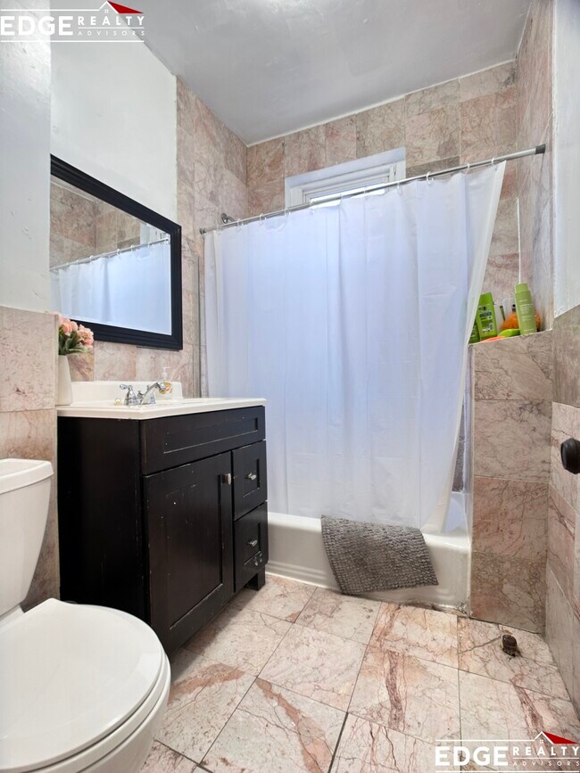 Building Photo - 137 Chiswick Rd