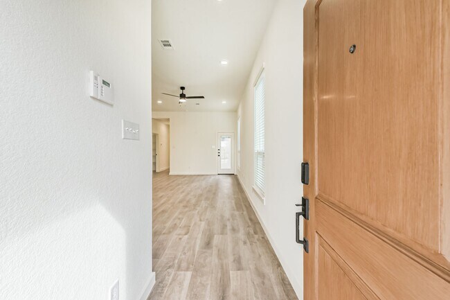 Foto del edificio - 1868 Dry Cherry Ln