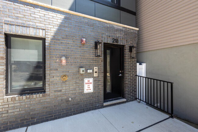Building Photo - 218 Hancock Ave