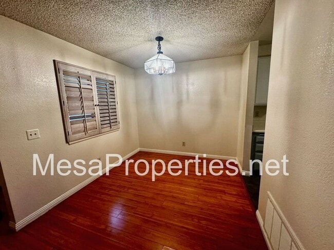 Building Photo - 810 Lancaster Dr