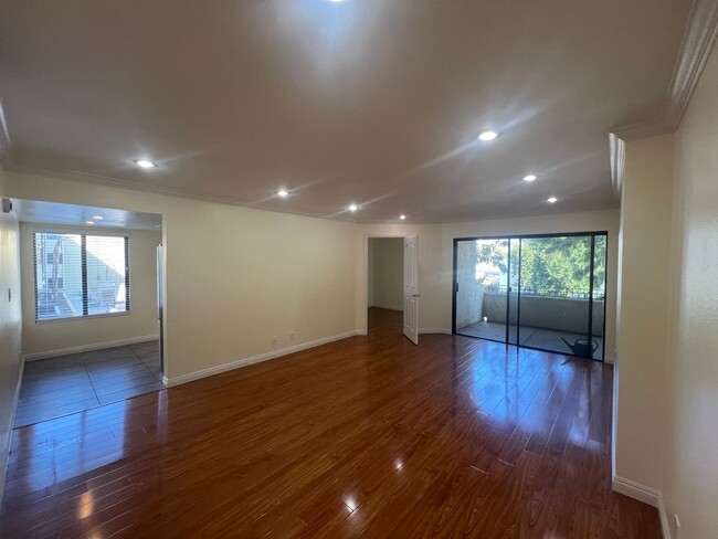 Building Photo - Modern 2-Bedroom, 2-Bath + Bonus Room Cond...