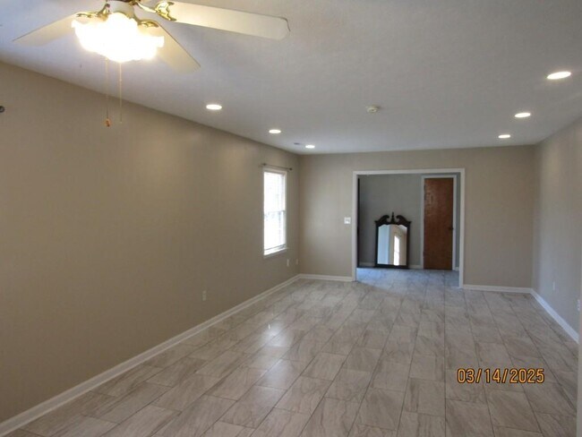 Foto del edificio - 1345 Dick Pond Rd