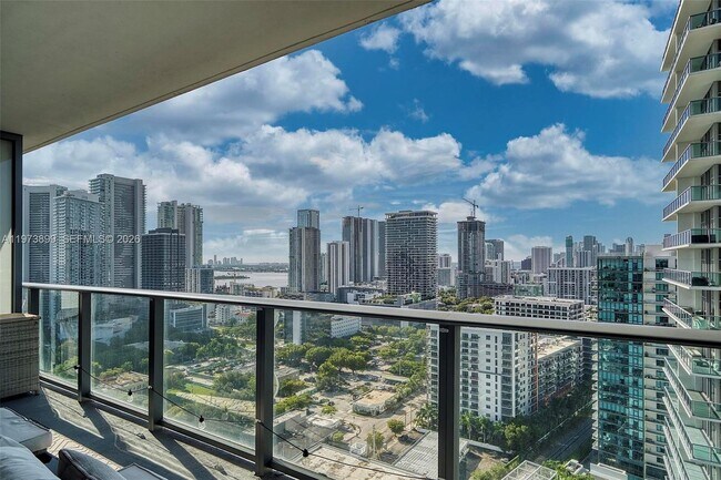 Foto del edificio - 121 NE 34th St