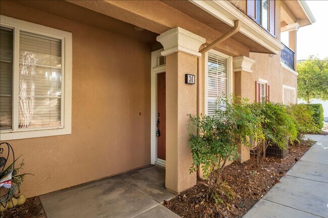 Foto del edificio - IMMACULATE 2+2 VALENCIA TOWNHOME!