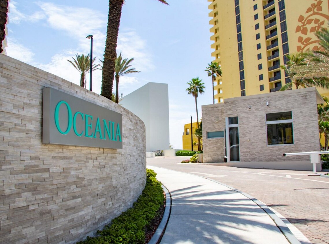 Foto principal - 16445 Collins Ave