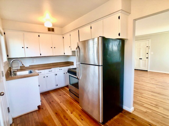 Kitchen - 7222 East Burnside