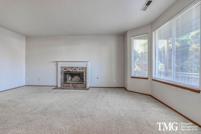 Foto del edificio - Fantastic 3BD Ranch in Great Orchards Location! MASSIVE Fenced Backyard!