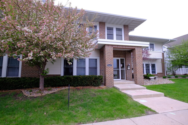 Building Photo - 2425 Aspen Rd