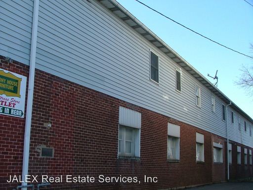 Primary Photo - 443 E King St