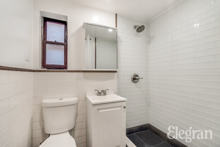 Primary Photo - 156 E 39th St