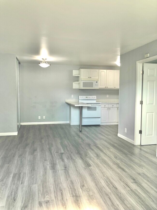 Building Photo - 1806 Cole Ave
