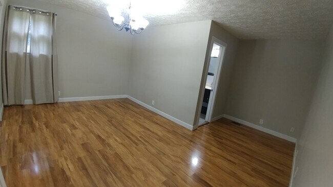 primary bedroom - 2204 Larimore Dr