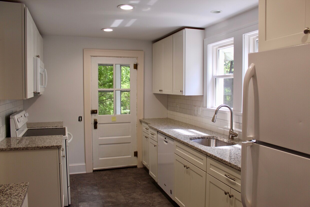 Kitchen - 44 Broad St