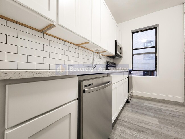 Building Photo - 24 Thayer Street