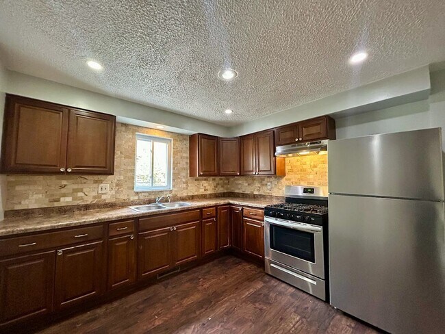 Foto del edificio - AVAILABLE NOW! 3 Bedroom Home with Fenced ...