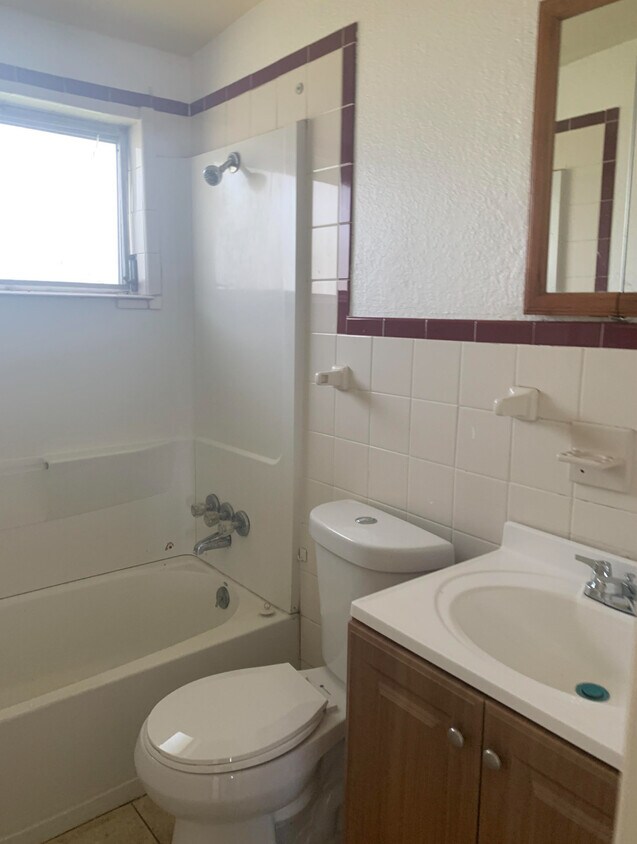 Building Photo - 3400 Sunset Dr W