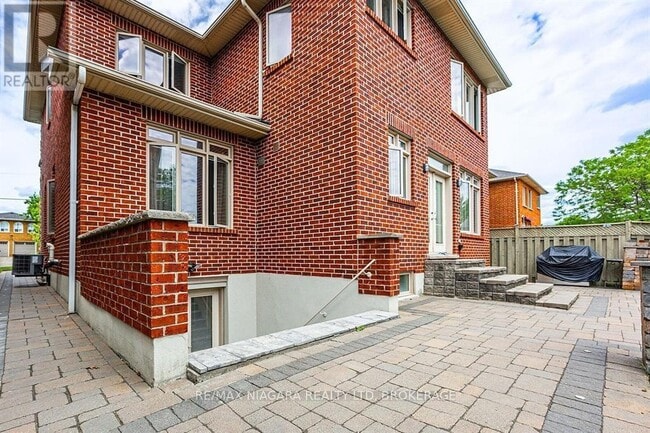 Photo du bâtiment - 33 St Andrews Blvd