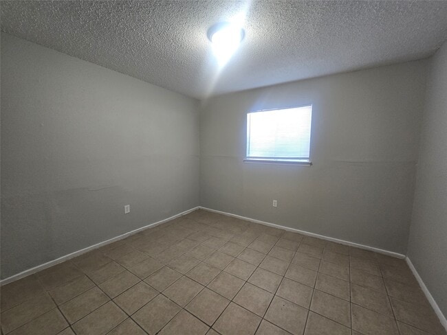 Building Photo - 911 Avenue K