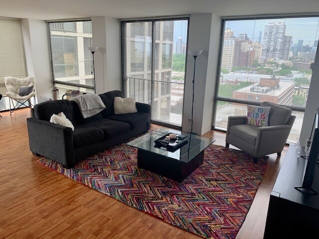 Foto del edificio - 345 W Fullerton Pkwy