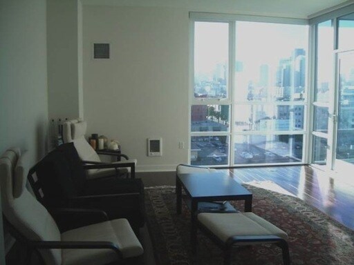 Foto del edificio - 300 Berry St