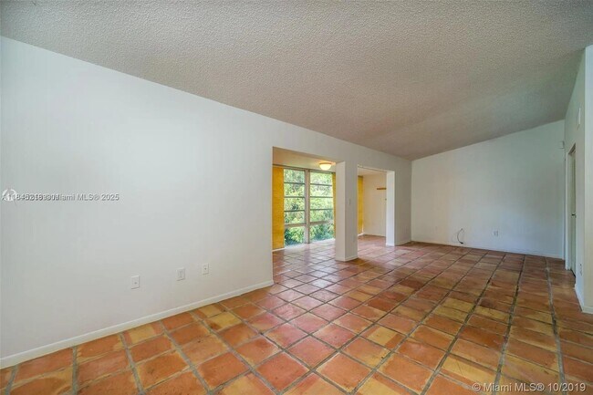 Foto del edificio - 4630 NW 102nd Ave