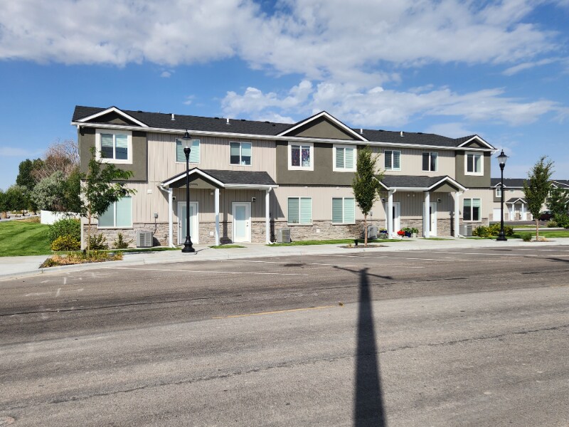 Foto principal - 4755 Burley Dr