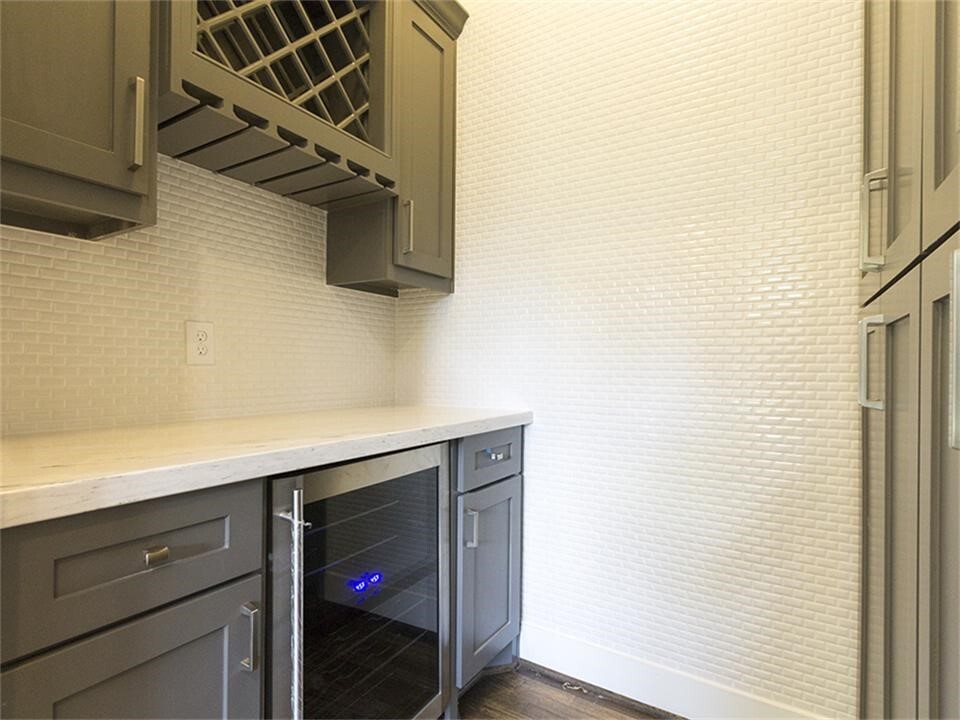 Foto del edificio - 1023 E 24th St