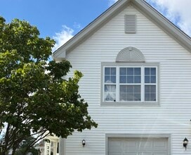 Building Photo - 2552 Dickens Dr
