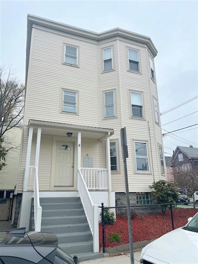 Building Photo - 31 Forest St
