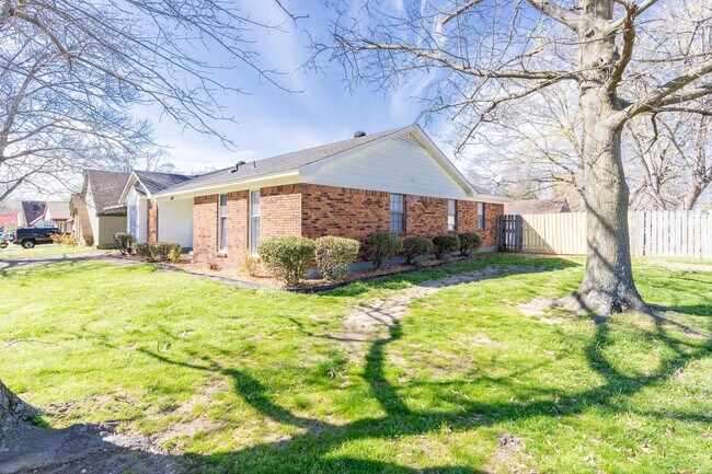 Building Photo - 6100 Scarlet Leaf Dr