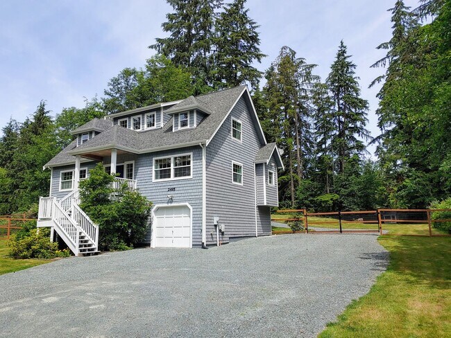 Building Photo - Spectacular Home with Lake Access!