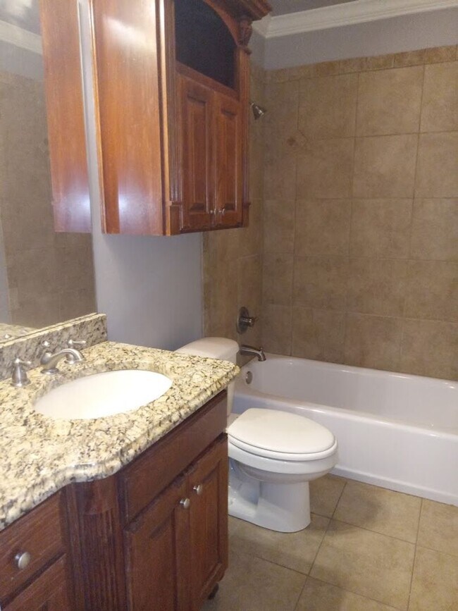 3 BEDROOM 2 BATHROOM IN DOGWOOD SOUTH IN H... House Rental in