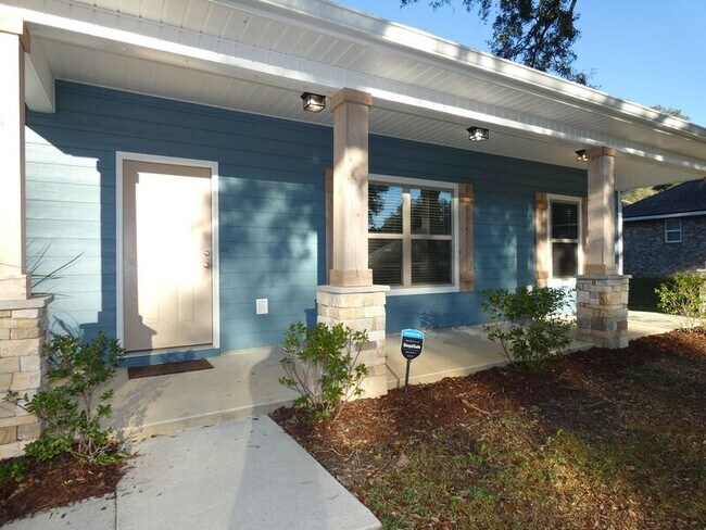 Building Photo - 4985 Creekside Ln