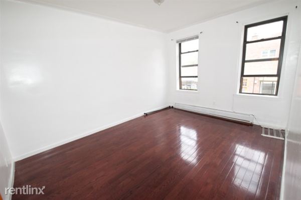 Building Photo - 4012 Greenpoint Ave
