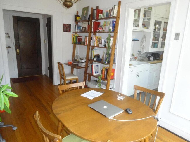 Foto del edificio - 1461 W Summerdale Ave