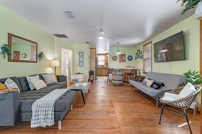 Building Photo - 35 Desoto Pl