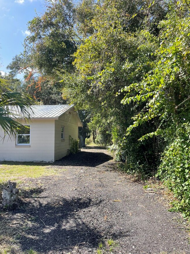 Building Photo - 3BR 2BA EDGEWATER HOME FOR RENT, HALF ACRE...