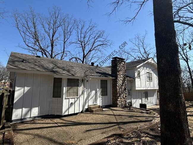 Building Photo - 722 N Shackleford Rd