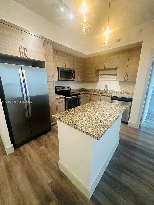 Foto del edificio - 817 SE 2nd Ave