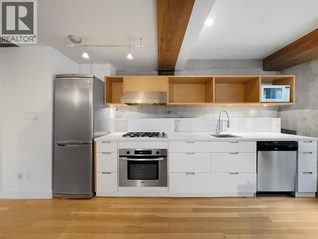 Building Photo - 528 Beatty St