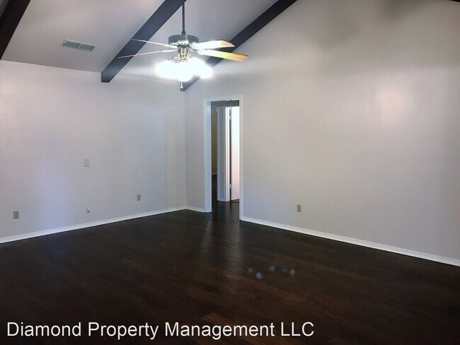 Foto del edificio - 3 br, 2 bath House - 4921 Longstreet Pl