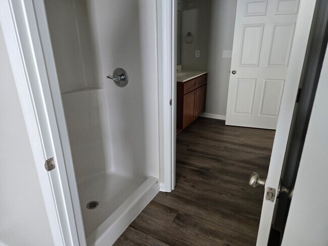 Foto del edificio - 6 Paige Dr