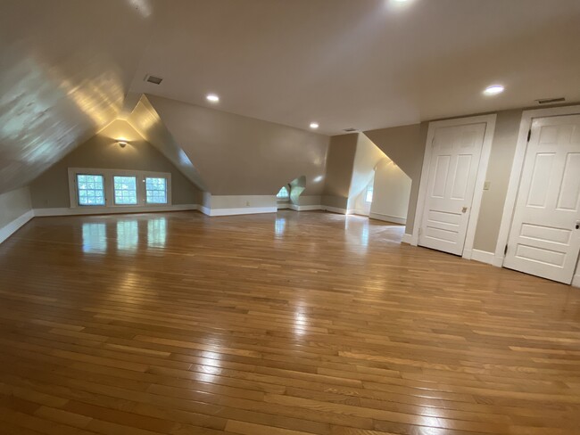Building Photo - 2641 Highland Ave