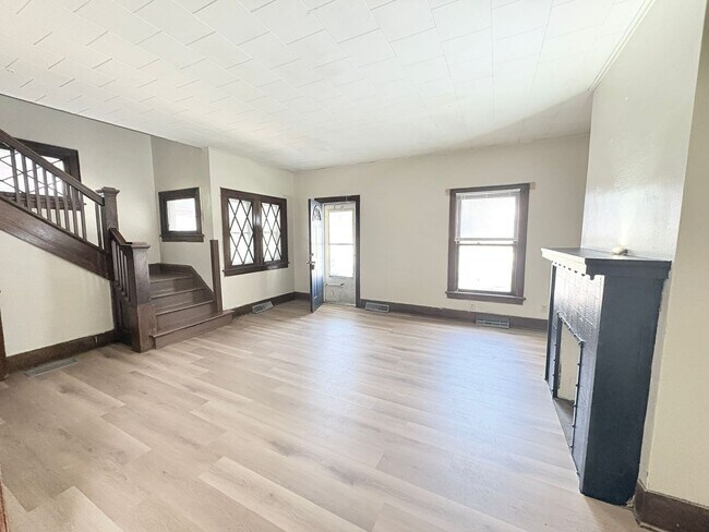 Foto del edificio - 303 Hillwood Dr