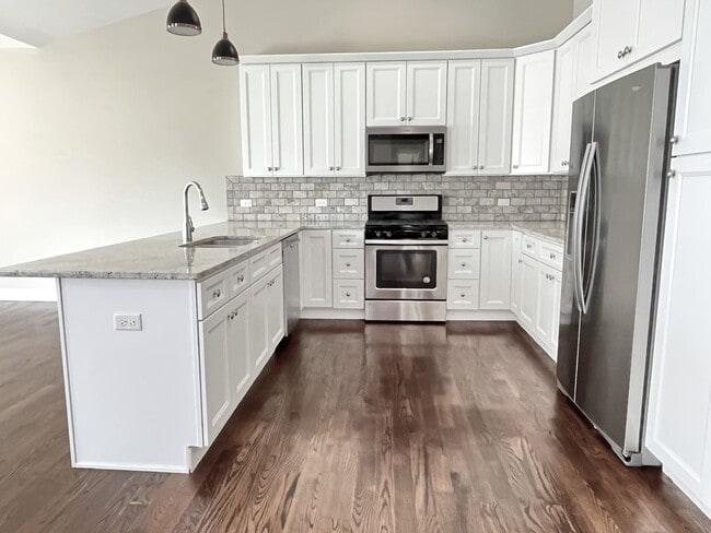 Building Photo - 855 Meadow Ln